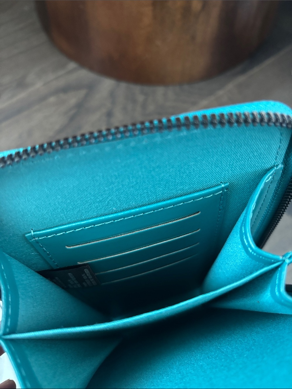 Alyssa Crossbody PU Leather,embossed floral,3 zip compart,phone,removable strap - Picture 3 of 11